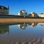 Normandie Cosy Rdc Independant Bien Equipe Dans Maison Confortable Terrasse Grand Jardin Clos Sans Vis A Vis Parking Privatif Entre Caen Et Bayeux, Proche Plages Du Debarquement