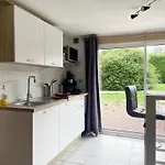 Normandie Cosy Rdc Independant Bien Equipe Dans Maison Confortable Terrasse Grand Jardin Clos Sans Vis A Vis Parking Privatif Entre Caen Et Bayeux, Proche Plages Du Debarquement Gasthof