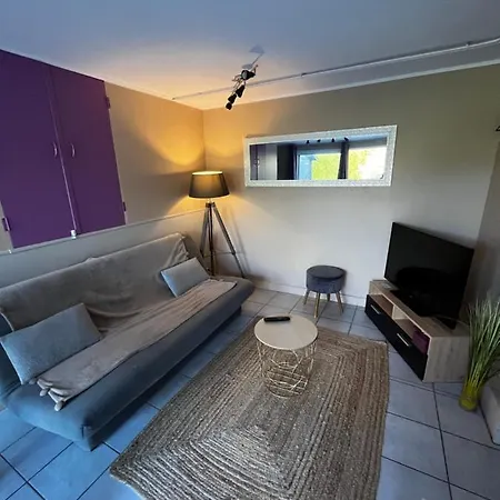 Normandie Cosy Rdc Independant Bien Equipe Dans Maison Confortable Terrasse Grand Jardin Clos Sans Vis A Vis Entre Caen Et Bayeux, Proche Plages Du Debarquement Pensionat 3*