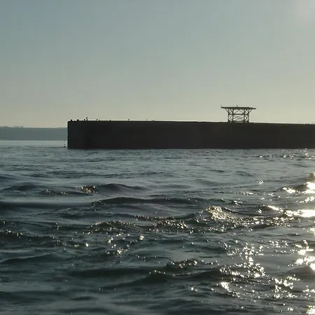 Πανσιόν Normandie Cosy Rdc Independant Bien Equipe Dans Maison Confortable Terrasse Grand Jardin Clos Sans Vis A Vis Entre Caen Et Bayeux, Proche Plages Du Debarquement