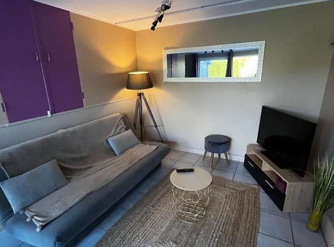 Normandie Cosy Rdc Independant Bien Equipe Dans Maison Confortable Terrasse Grand Jardin Clos Sans Vis A Vis Parking Privatif Entre Caen Et Bayeux, Proche Plages Du Debarquement Гостевой дом 3*