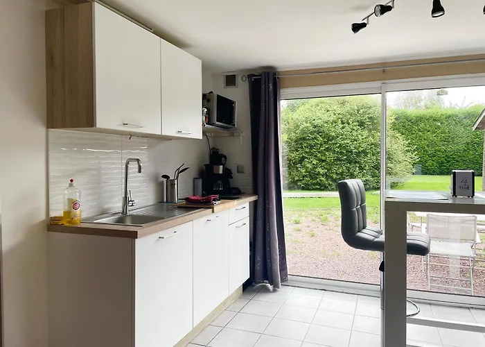 Normandie Cosy Rdc Independant Bien Equipe Dans Maison Confortable Terrasse Grand Jardin Clos Sans Vis A Vis Parking Privatif Entre Caen Et Bayeux, Proche Plages Du Debarquement Гостевой дом